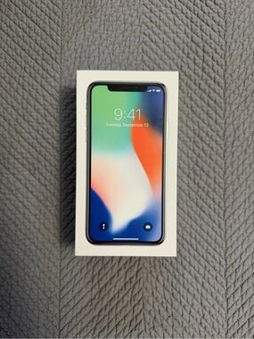 Apple iPhone X Silver - Unlocked Smartphone
